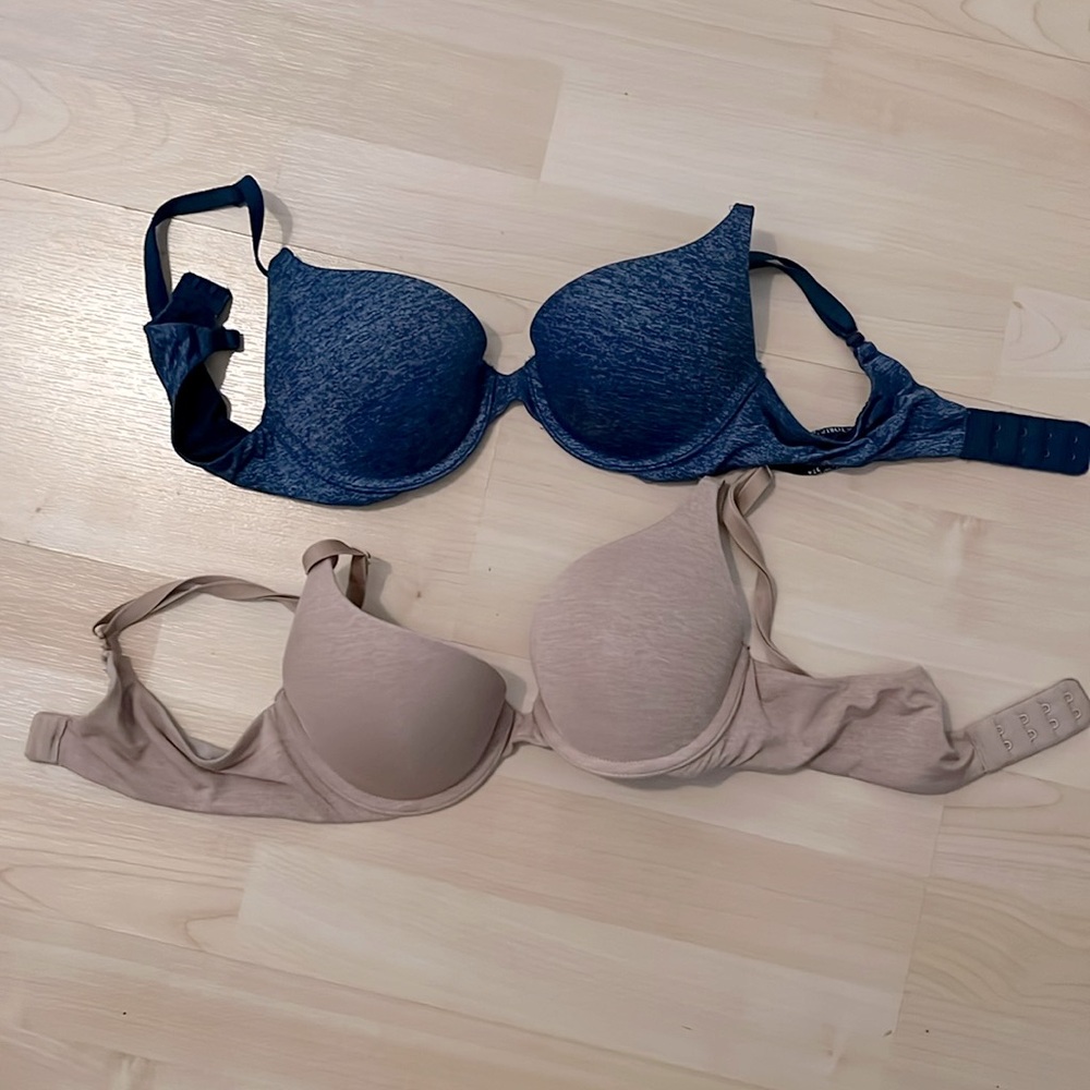 Victoria’s Secret bras, 32a
